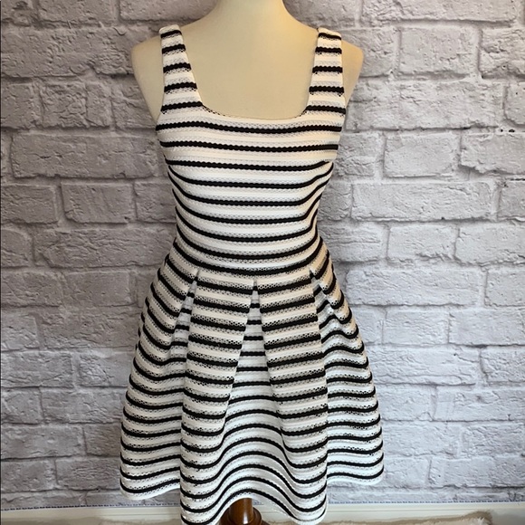 Soprano Summer Time Dress - Picture 5 of 10